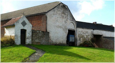 Ferme de Bourgogne et chapelle.jpg