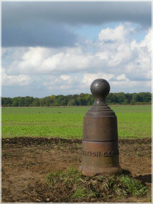 La borne géodésique du point le plus haut du Hainaut.jpg