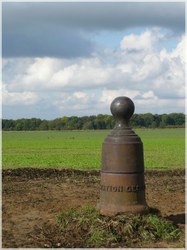 La borne géodésique du point le plus haut du Hainaut.jpg